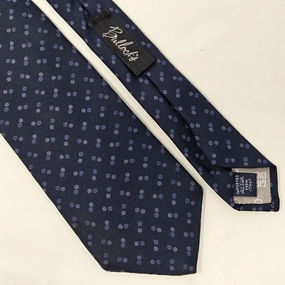 GIVENCHY GENTLEMAN PARIS SILK TIE NAVY BLUE POLKA DOT 3.25" X 58"